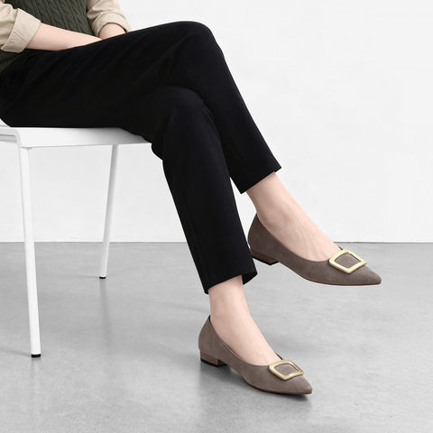 2025AW：ポインテッドトゥ バックル付き フラットシューズ（4785）グレージュS